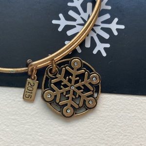 NWOT Alex Ani snowflake bracelet